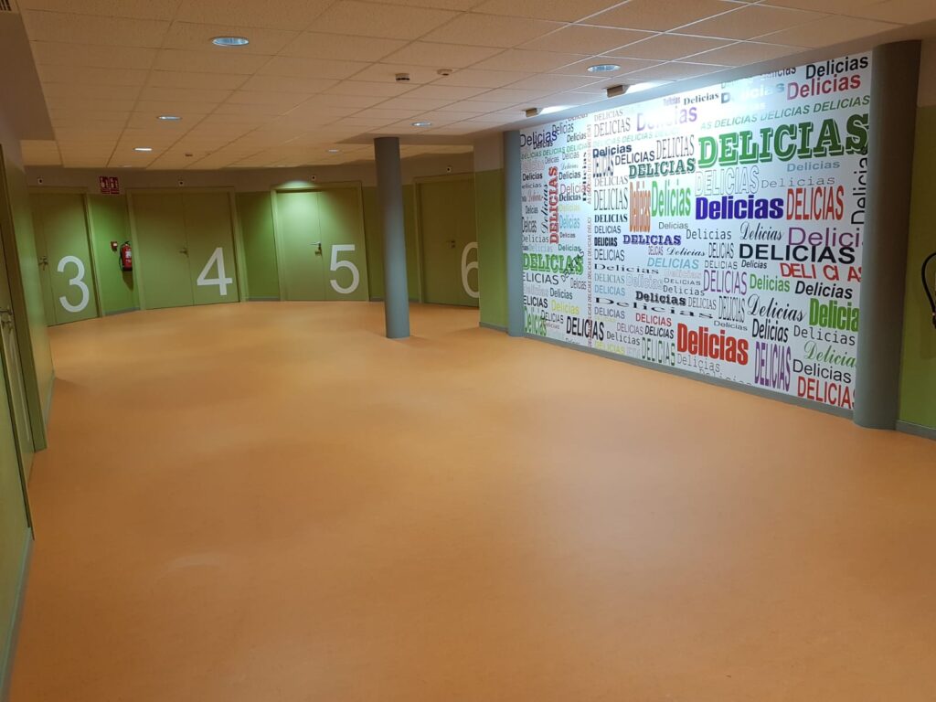 linowall de Tarkett en sala de edificio Ovalo de Zaragoza