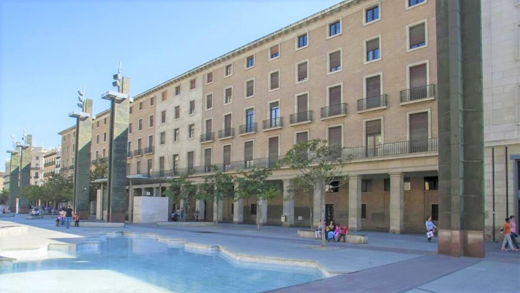 fachada antiguos juzgados plaza del pilar