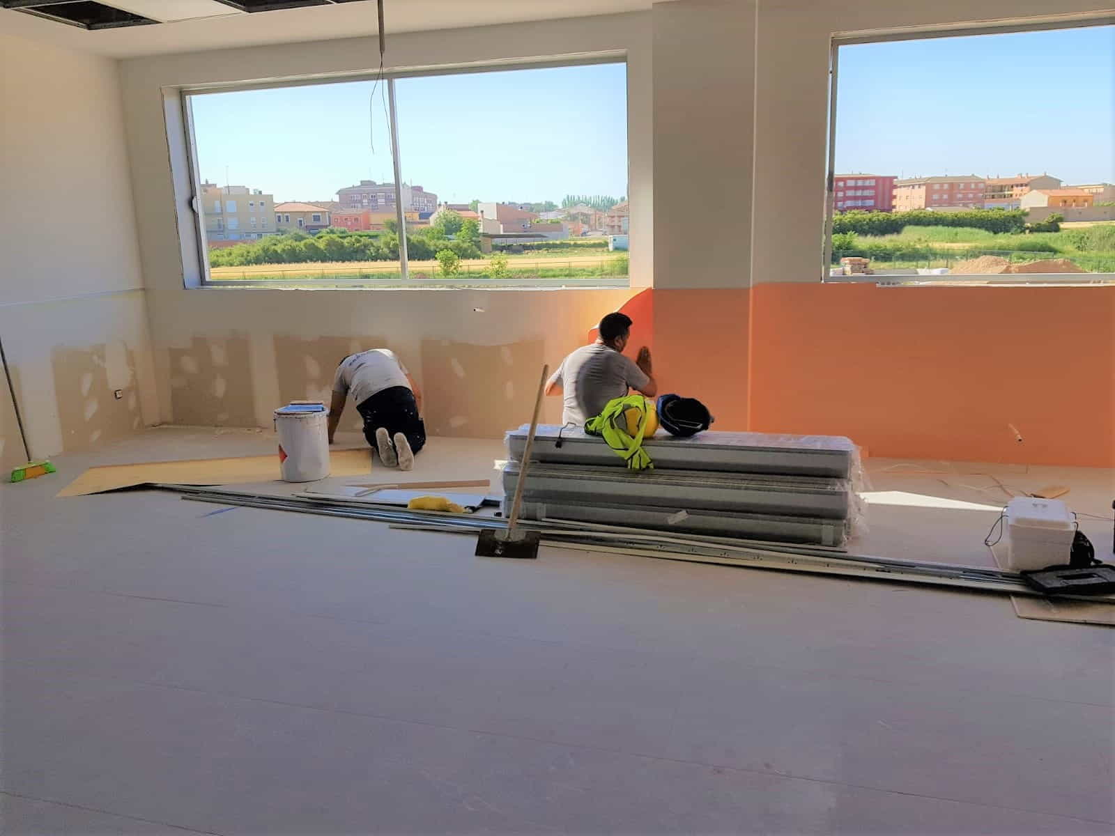 Pavimento homogeneo y revestimiento vinílico de PVC en Ceip Pedrola