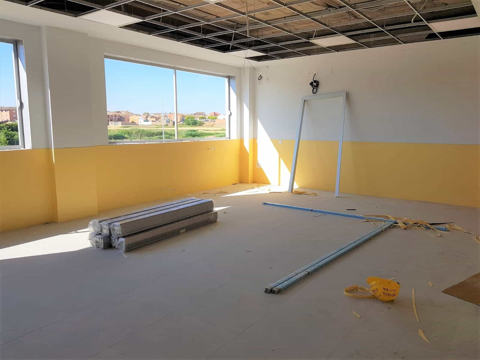Pavimento homogeneo y revestimiento vinílico de PVC en Ceip Pedrola