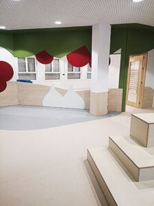 Instalación de pavimento Modul Up 19 dB en el Colegio Rosa Mola