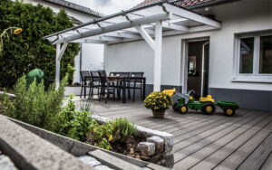 terraza con madera de composite en Zaragoza