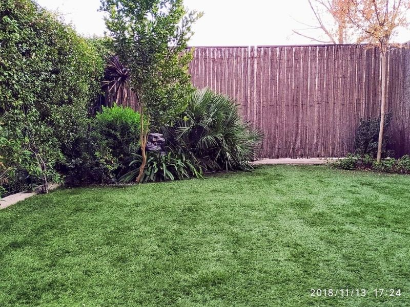 Césped artificial en Zaragoza en jardin en Miralbueno
