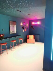 Linoleo Acustico en sala de juegos de Sierra Luna