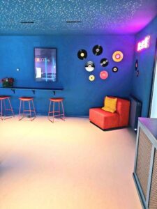 Linoleo Acustico en sala de juegos de Sierra Luna